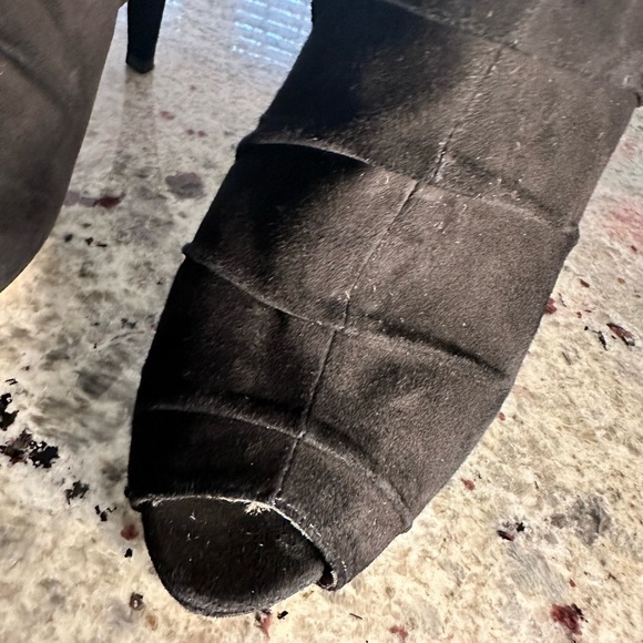 Boutique 9 Women’s Size 9.5 Faux Suede Bootie - Picture 6 of 7